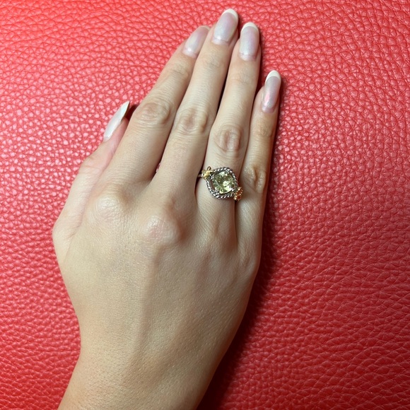 VIOLA ring green amethyst stone v
18K 0.03T W - Picture 2 of 6